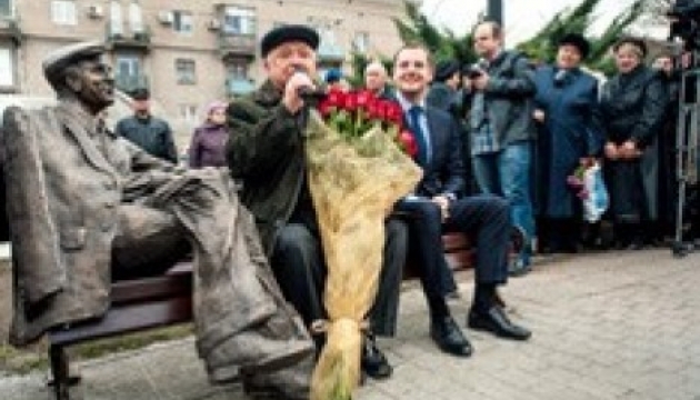 В Запорожье посреди осени наступила весна. Фоторепортаж В Запорожье посреди осени наступила весна. Фоторепортаж