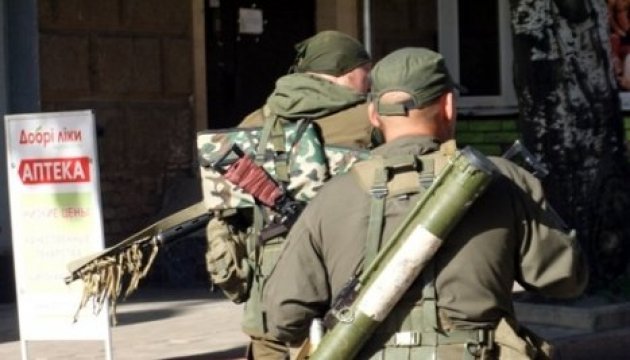 Les mercenaires russes continuent de tirer avec des mortiers et des véhicules de combat Les mercenaires russes continuent de tirer avec des mortiers et des véhicules de combat