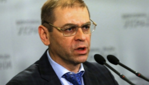 Пашинский тащит двух депутатов в суд Пашинский тащит двух депутатов в суд