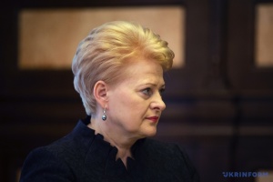 Dalia Grybauskaitė felicita por el Día de la Independencia en ucraniano