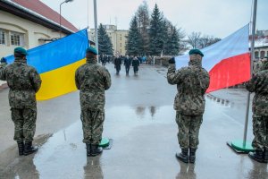 Ucrania y Polonia firman un protocolo de cooperación técnico-militar