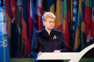 Грібаускайтє: На війну треба відповісти війною проти тероризму
