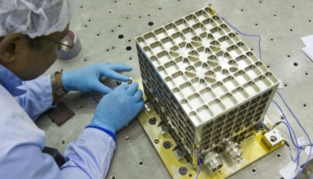 Китайський експериментальний супутник займеться в космосі нафтою