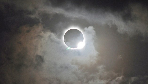 NASA опублікувало ефектні кадри сонячного затемнення