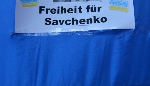 У Меркель вимагають від Кремля відпустити Савченко