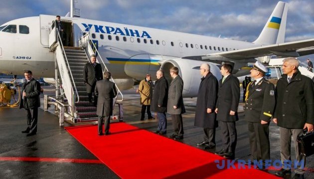Авіаперельоти топ-посадовців України коштуватимуть бюджету 42 мільйони Авіаперельоти топ-посадовців України коштуватимуть бюджету 42 мільйони
