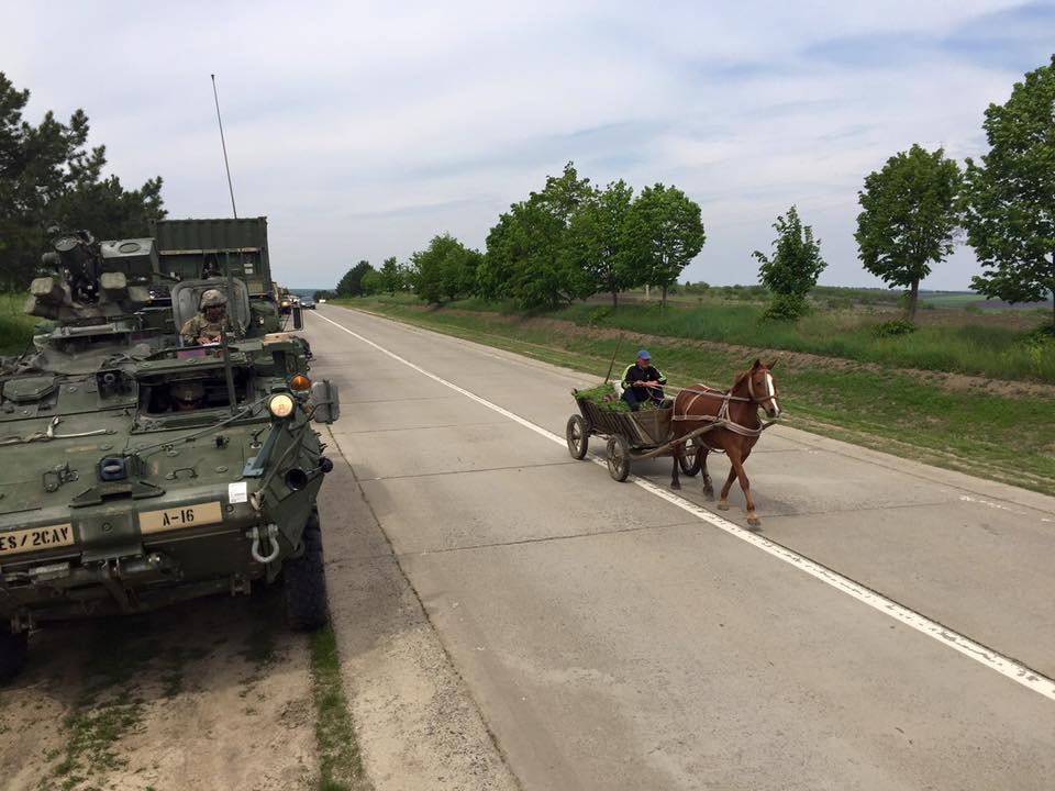 Фотографія з прибуттям військової техніки США в Молдову підкорила Інтернет Фотографія з прибуттям військової техніки США в Молдову підкорила Інтернет