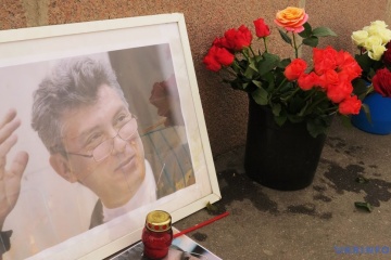 Влада Москви пропонує "сховати" табличку Нємцову в під'їзді - ЗМІ