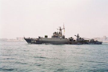 Біля кордону Латвії помітили російські військові кораблі