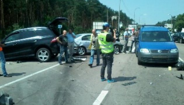 Під Києвом сталося ДТП зі скутером і трьома авто, є загиблий Під Києвом сталося ДТП зі скутером і трьома авто, є загиблий