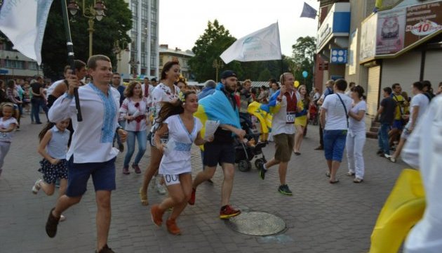 До Дня незалежності українців Китаю запрошують на "забіг у вишиванках" До Дня незалежності українців Китаю запрошують на "забіг у вишиванках"