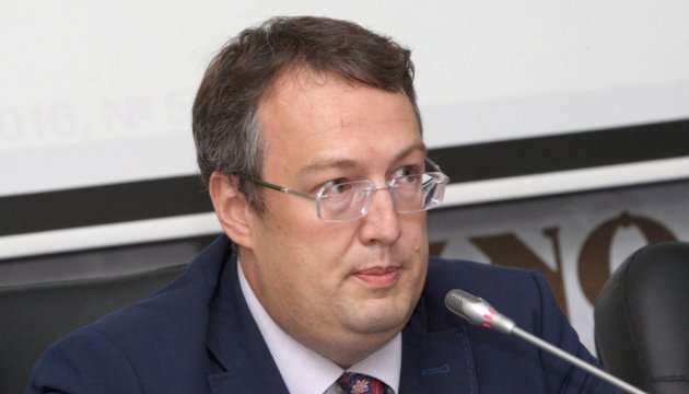 Геращенко - Матіосу: Як є підозри щодо співробітників Інтерполу, порушуй справи