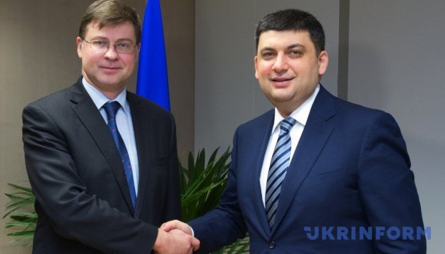Домбровскіс – Гройсману: Важливо пришвидшити відновлення економіки Домбровскіс – Гройсману: Важливо пришвидшити відновлення економіки