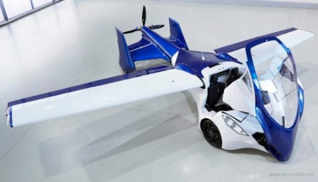 Інженери назвали ціну першого літаючого автомобіля