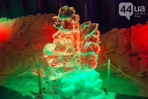 L’ouverture d’une exposition de sculptures de glace à Kyiv