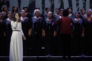 Katie Melua chante Shchedryk en ukrainien