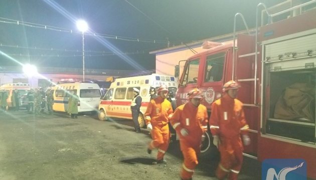 У Китаї після вибуху на шахті 11 гірників опинилися у пастці