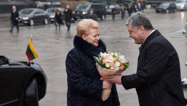 Порошенко привітав Литву зі 100-річчям відновлення державності Порошенко привітав Литву зі 100-річчям відновлення державності