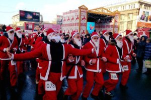 Le marathon les Pères Noël à Dnipro
