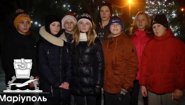 "Нехай ведуть додому їх дороги": діти привітали воїнів АТО з Різдвом "Нехай ведуть додому їх дороги": діти привітали воїнів АТО з Різдвом