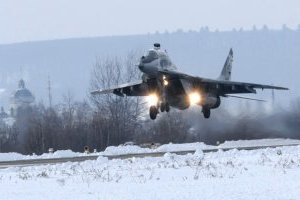 Les pilotes militaires s’entraînent à l'ouest de l'Ukraine
