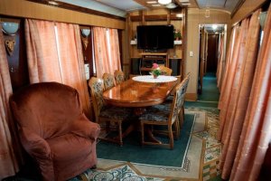 Ukrzaliznytsia presents "royal" cars