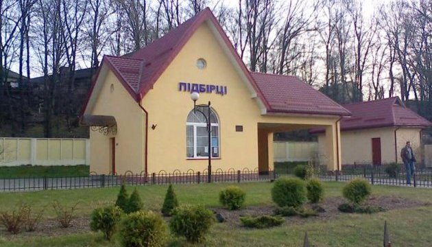Під потяг потрапила працівниця залізничної станції Під потяг потрапила працівниця залізничної станції