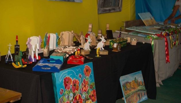 На першому українському фестивалі в Африці розкупили всі сувеніри На першому українському фестивалі в Африці розкупили всі сувеніри