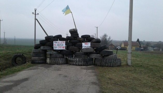 На Львівщині селяни мітингують проти спорудження сміттєпереробного комплексу На Львівщині селяни мітингують проти спорудження сміттєпереробного комплексу