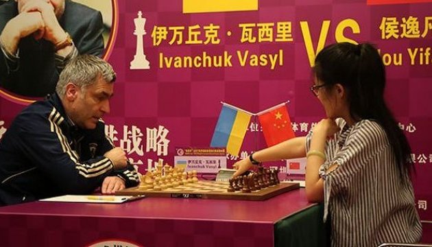 Иванчук уверенно обыграл в Китае экс-чемпионку мира Хоу Ифань Иванчук уверенно обыграл в Китае экс-чемпионку мира Хоу Ифань