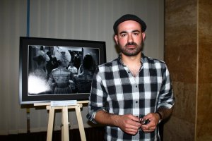 L’exposition d'un photographe français sur les relations humaines pendant la guerre s'est ouverte à Kyiv