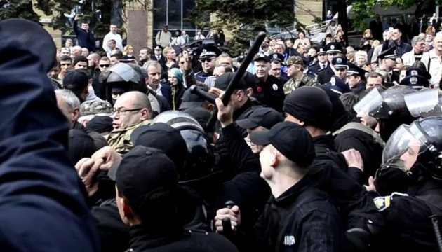 Konflikte am 9. Mai in Dnipro: 15 Personen festgenommen Konflikte am 9. Mai in Dnipro: 15 Personen festgenommen