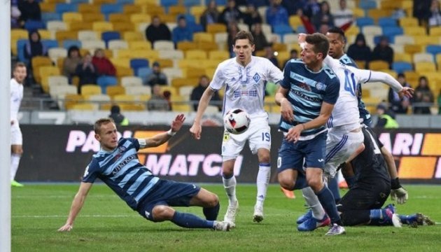 Гравці «Олімпіка» отримали подвійну премію за зіпсований ювілей «Динамо» Гравці «Олімпіка» отримали подвійну премію за зіпсований ювілей «Динамо»