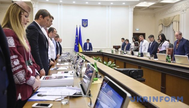 Уряд ушанував хвилиною мовчання пам’ять загиблих кримських татар Уряд ушанував хвилиною мовчання пам’ять загиблих кримських татар