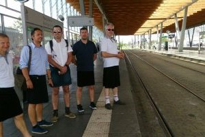 Водії трамваїв у Франції прийшли на роботу в спідницях