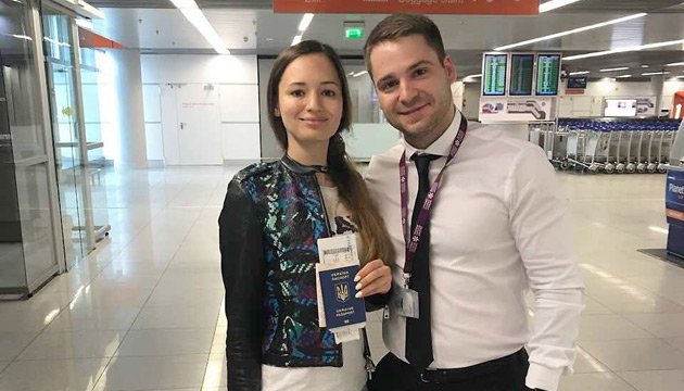 Безвіз: до Варшави літаком прибули перших 16 українців Безвіз: до Варшави літаком прибули перших 16 українців