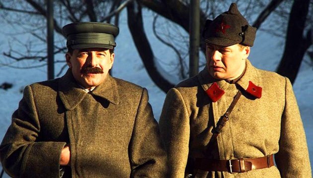 И проспект деватутинизировать, и памятник сталинскому генералу убрать