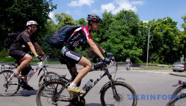 Рівненщина зустріла учасників «Вишиваного шляху» Рівненщина зустріла учасників «Вишиваного шляху»