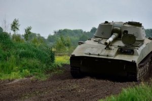 Ukroboronprom zeigt Selbstfahrlafetten „Akazija“ und „Nelke“ beim Testen