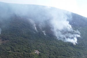 Ukrainisches Löschflugzeug im Einsatz bei Waldbrand in Montenegro