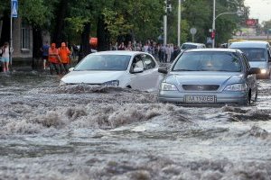 Хресна хода крізь металодетектори, перемога "Динамо" та річки на дорогах