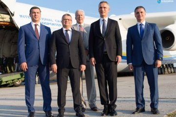 Столтенберг оценил мощность украинских самолетов "Антонова"