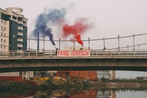 Free Sentsov: Pussy Riot unterstützen ukrainischen Filmregisseurs in Jakutsk