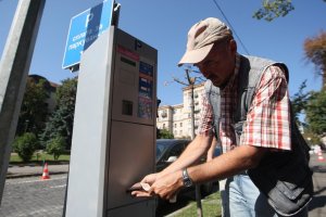 “Розумне” паркування: у Києві стали до роботи перші 10 інспекторів