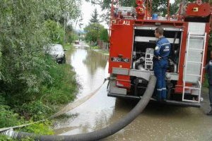 Негода на Закарпатті залишила без світла і підтопила населені пункти