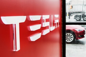 Неудачная шутка Маска обвалила акции Tesla