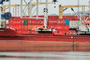 МЗС назвало причину затримання судна з українцями в Іспанії