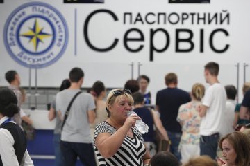 Pasaportes biométricos sin hacer cola: En Kyiv se inaugura el servicio más grande del país (Foto)