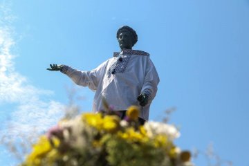 Дюк уже приміряв вишиванку
