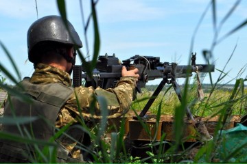 25 attaques ennemies et 3 militaires ukrainiens blessés dans le Donbass en 24 heures
